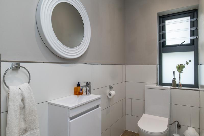 5 Bedroom Property for Sale in Constantia Western Cape